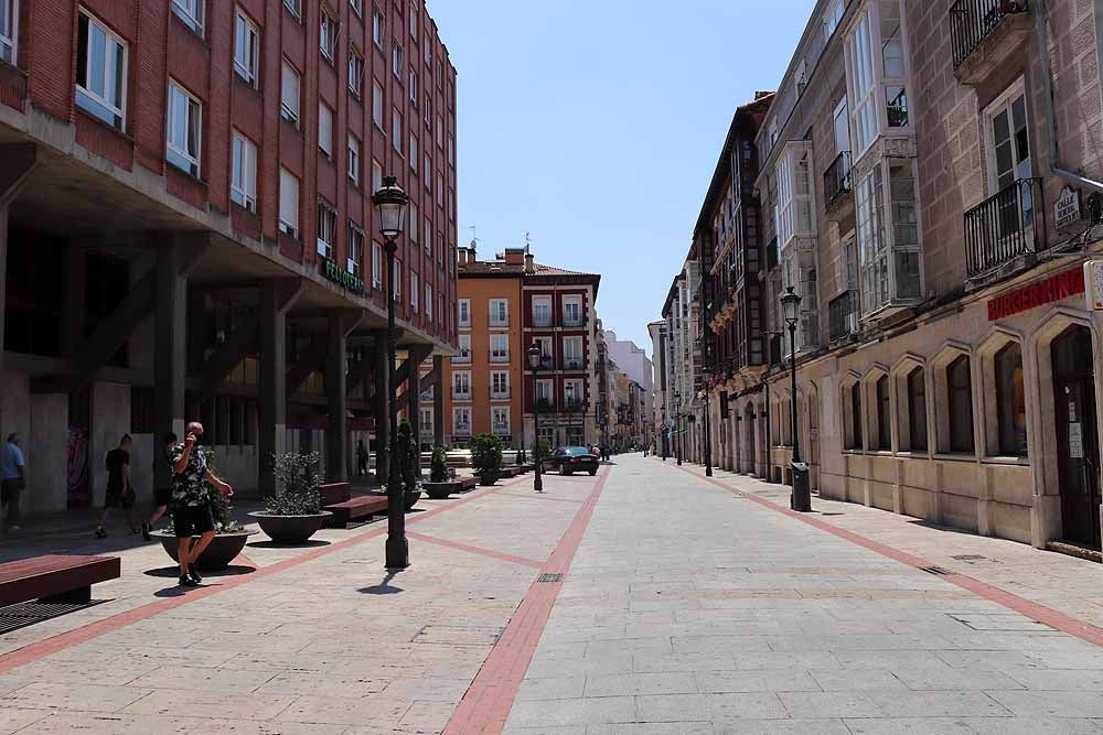 Fotos: Los burgaleses se refugian del calor en sombras y terrazas