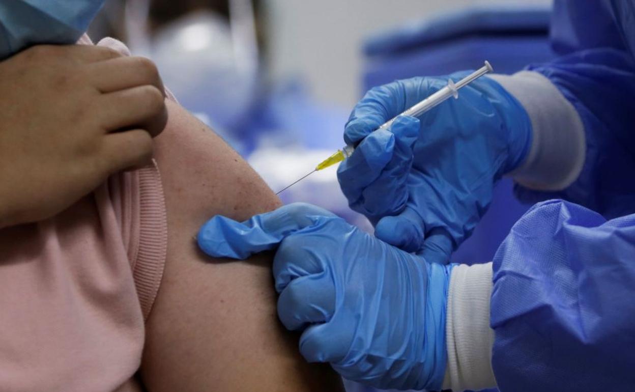 La Junta se ha quejado en varias ocasiones del descenso del ritmo de envío de vacunas. 