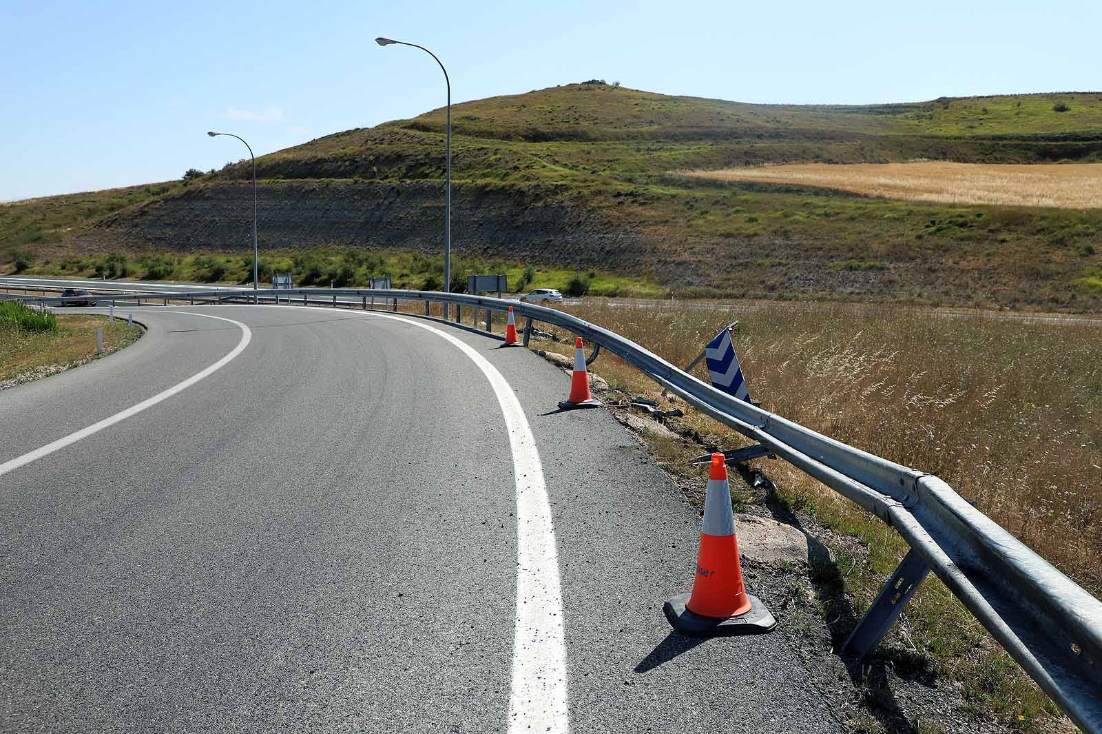 Dos fallecidos y un herido grave en un accidente de tráfico en la AP-1