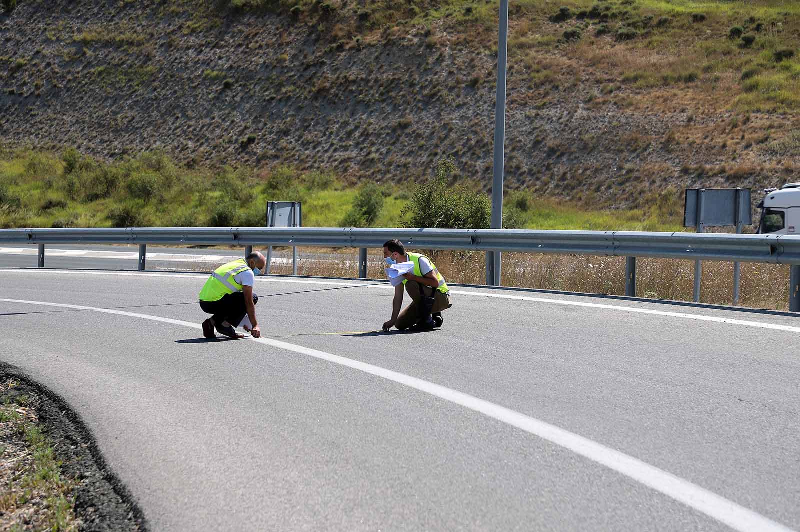 Dos fallecidos y un herido grave en un accidente de tráfico en la AP-1