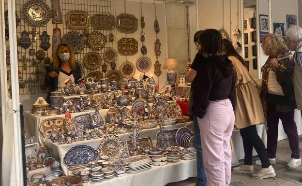 La Feria de Cerámica de Burgos recibe a centenares de visitantes durante el fin de semana