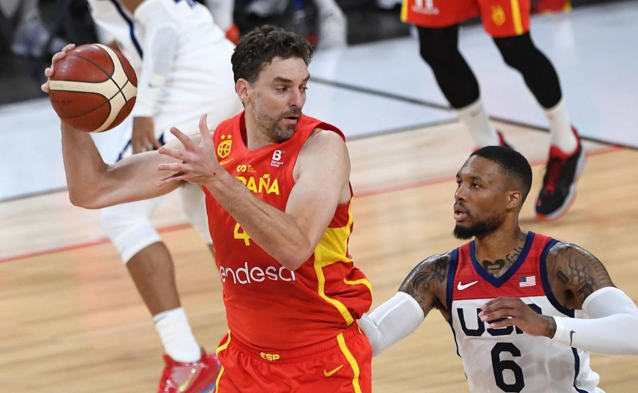 Pau Gasol ante Damian Lillard. 