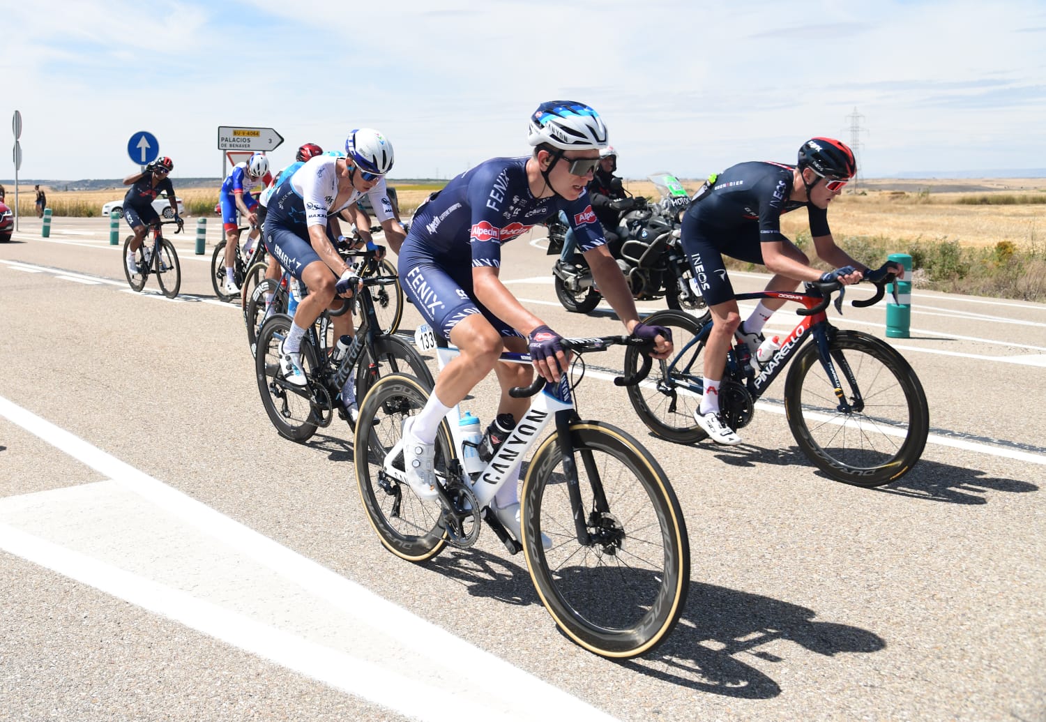 Fotos: Planckaert se enfunda el primer maillot morado de la Vuelta a Burgos