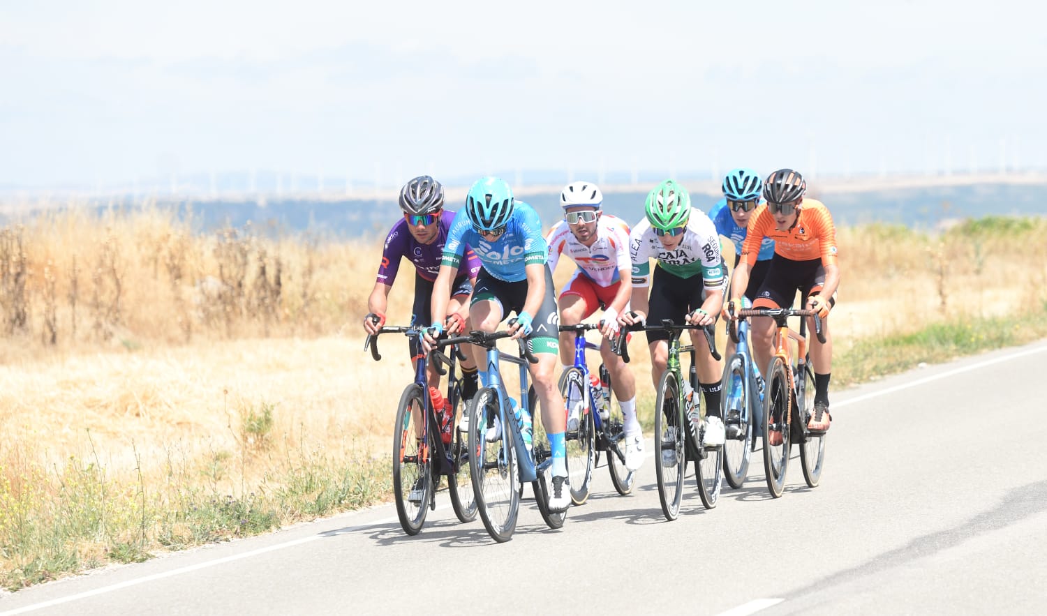 Fotos: Planckaert se enfunda el primer maillot morado de la Vuelta a Burgos