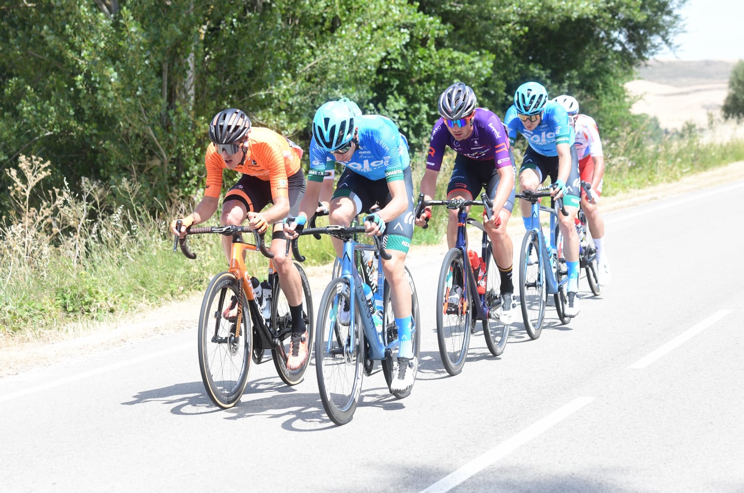 Fotos: Planckaert se enfunda el primer maillot morado de la Vuelta a Burgos