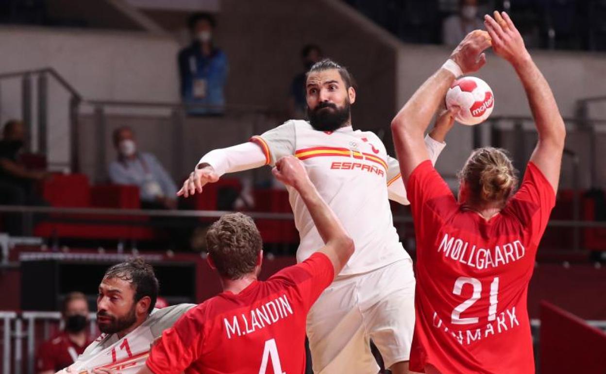 Las imprecisiones mandan a los Hispanos a luchar por el bronce