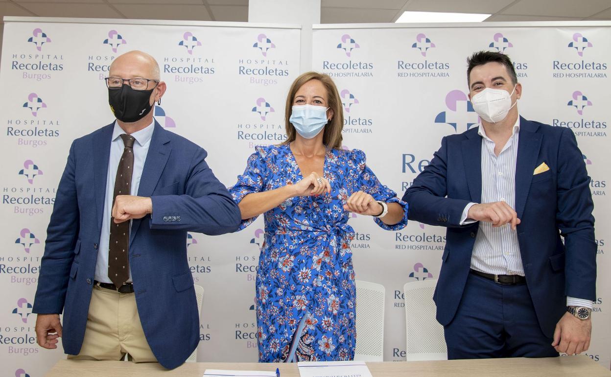 Los responsables del club y del centro hospitalario han firmado hoy el acuerdo. 