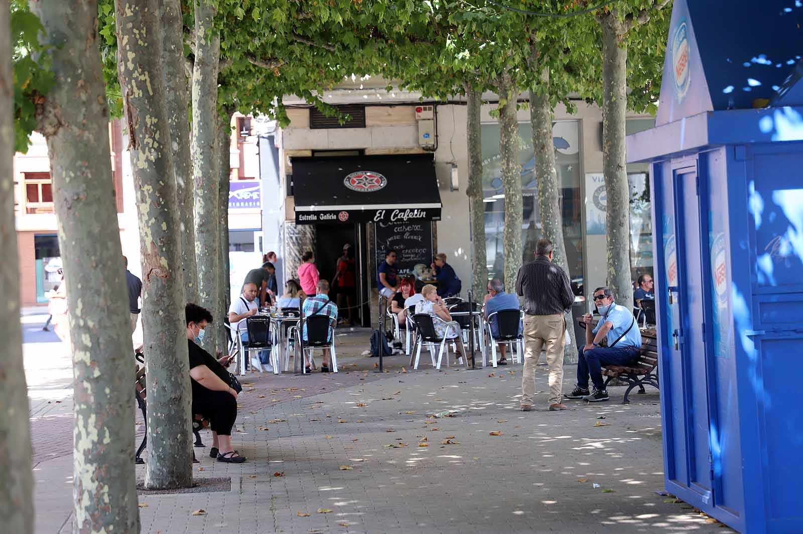 Las terrazas a la sombra han sido parada obligatoria para muchos. 
