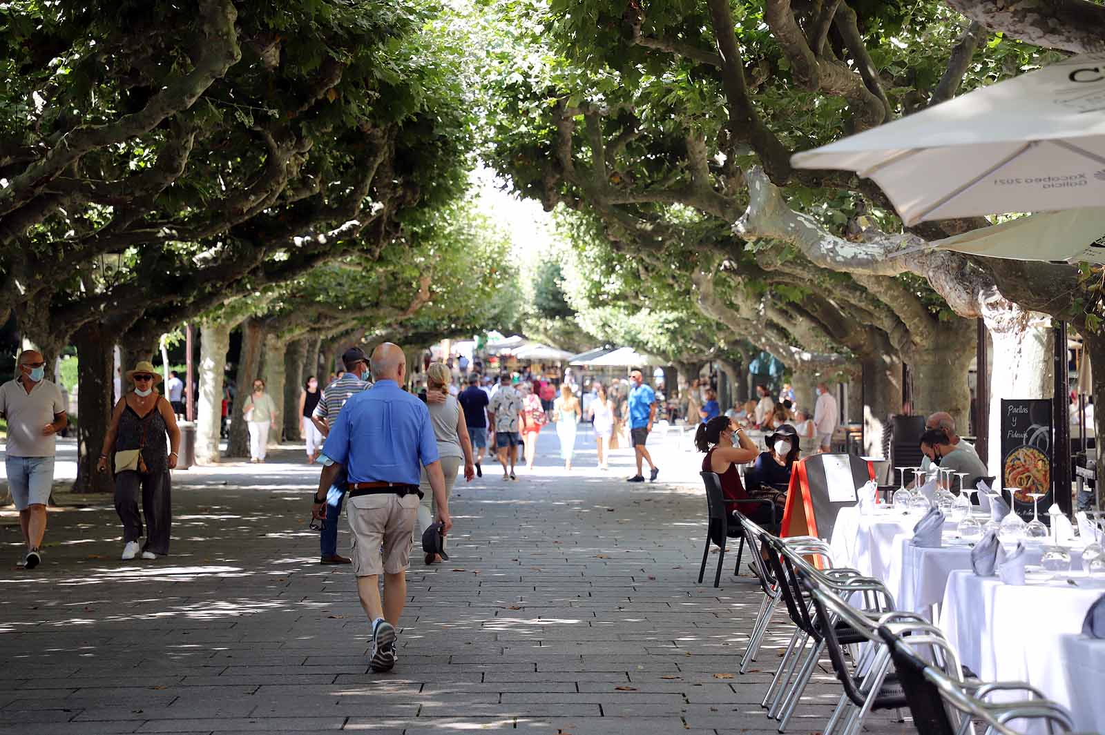 Las terrazas a la sombra han sido parada obligatoria para muchos. 
