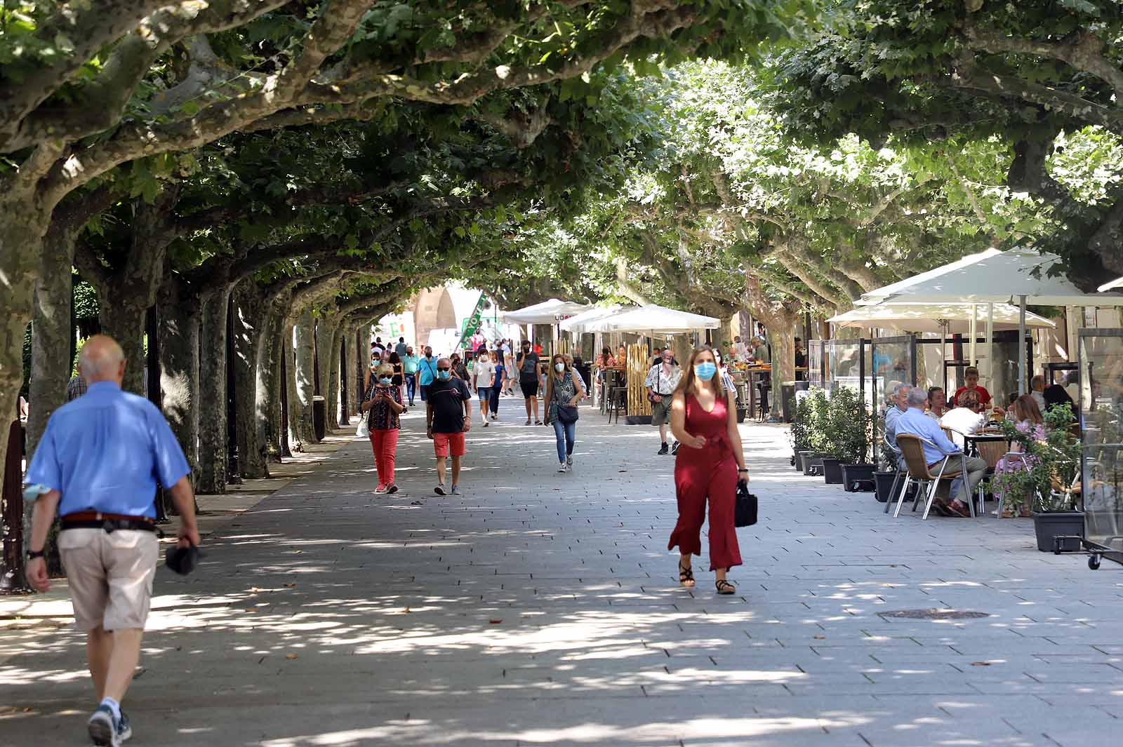 Las terrazas a la sombra han sido parada obligatoria para muchos. 