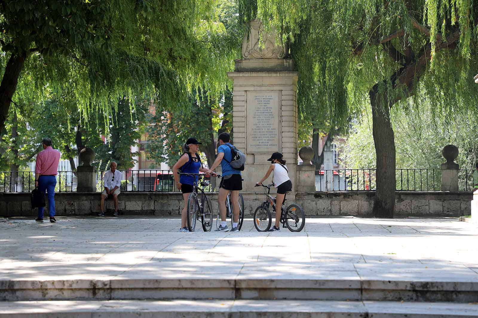 Las terrazas a la sombra han sido parada obligatoria para muchos. 