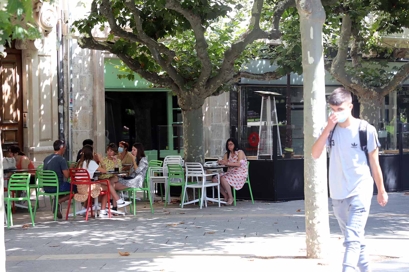 Las terrazas a la sombra han sido parada obligatoria para muchos. 