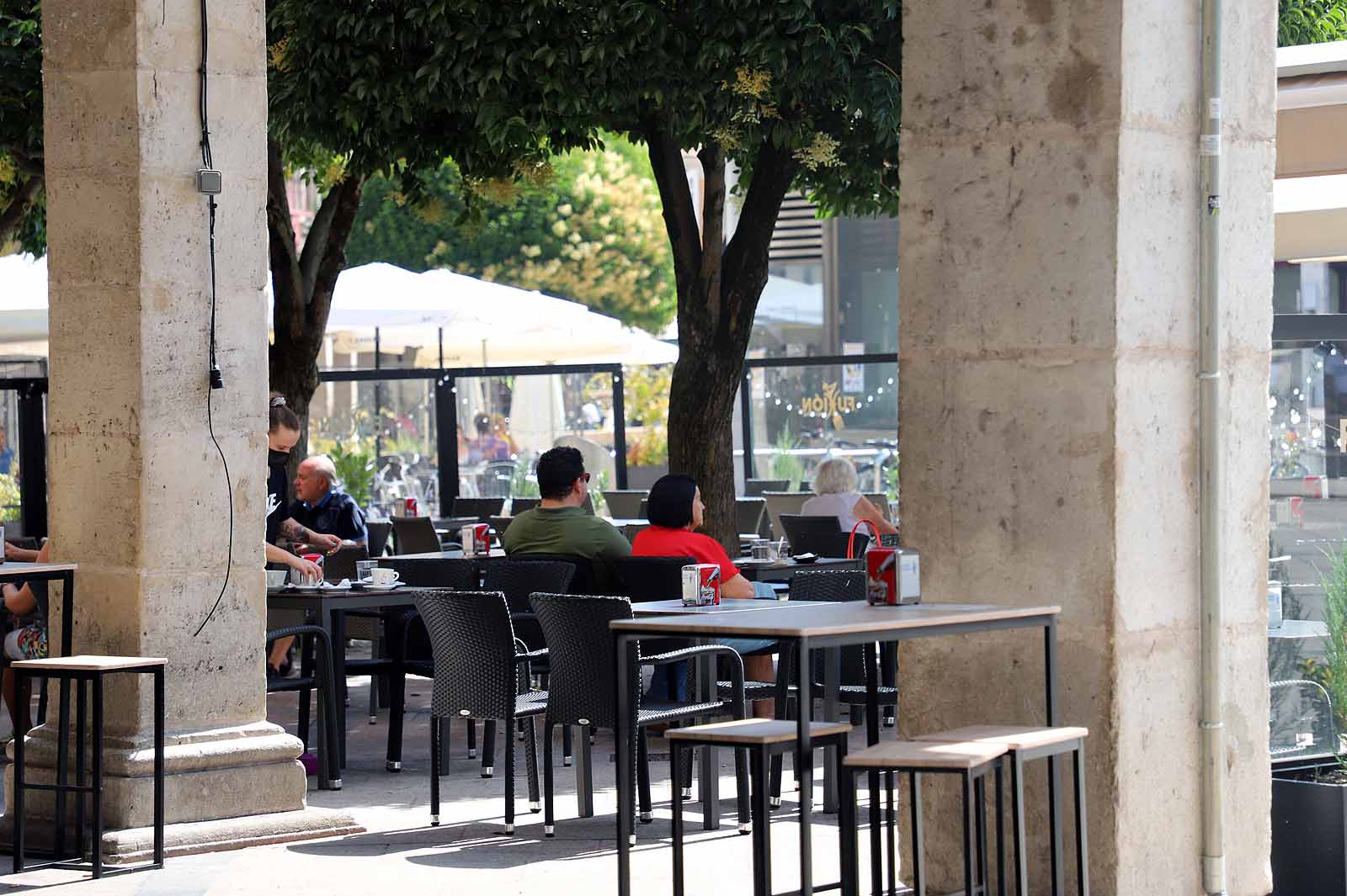 Las terrazas a la sombra han sido parada obligatoria para muchos. 