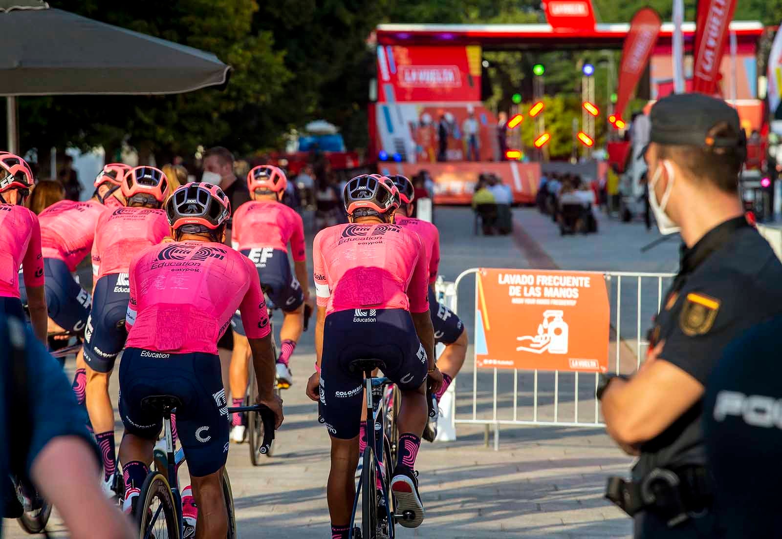 Fotos: Los mejores ciclistas del circuito ya están en Burgos