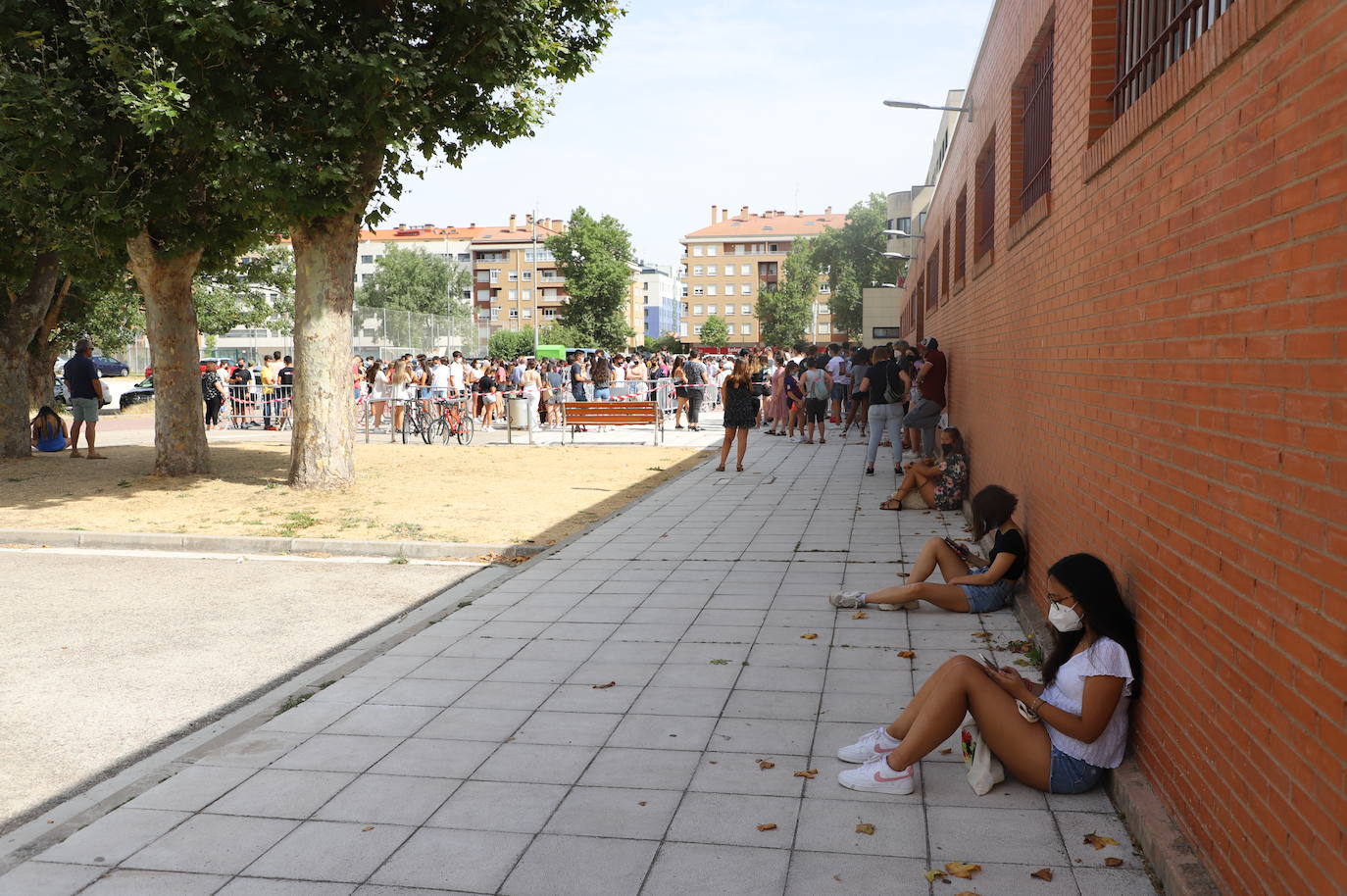 Fotos: Los burgaleses de 16 y 17 años comienzan a vacunarse contra la covid