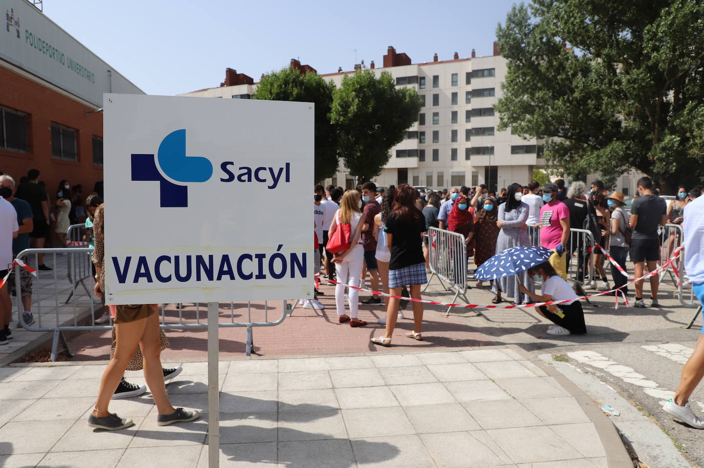 Fotos: Los burgaleses de 16 y 17 años comienzan a vacunarse contra la covid