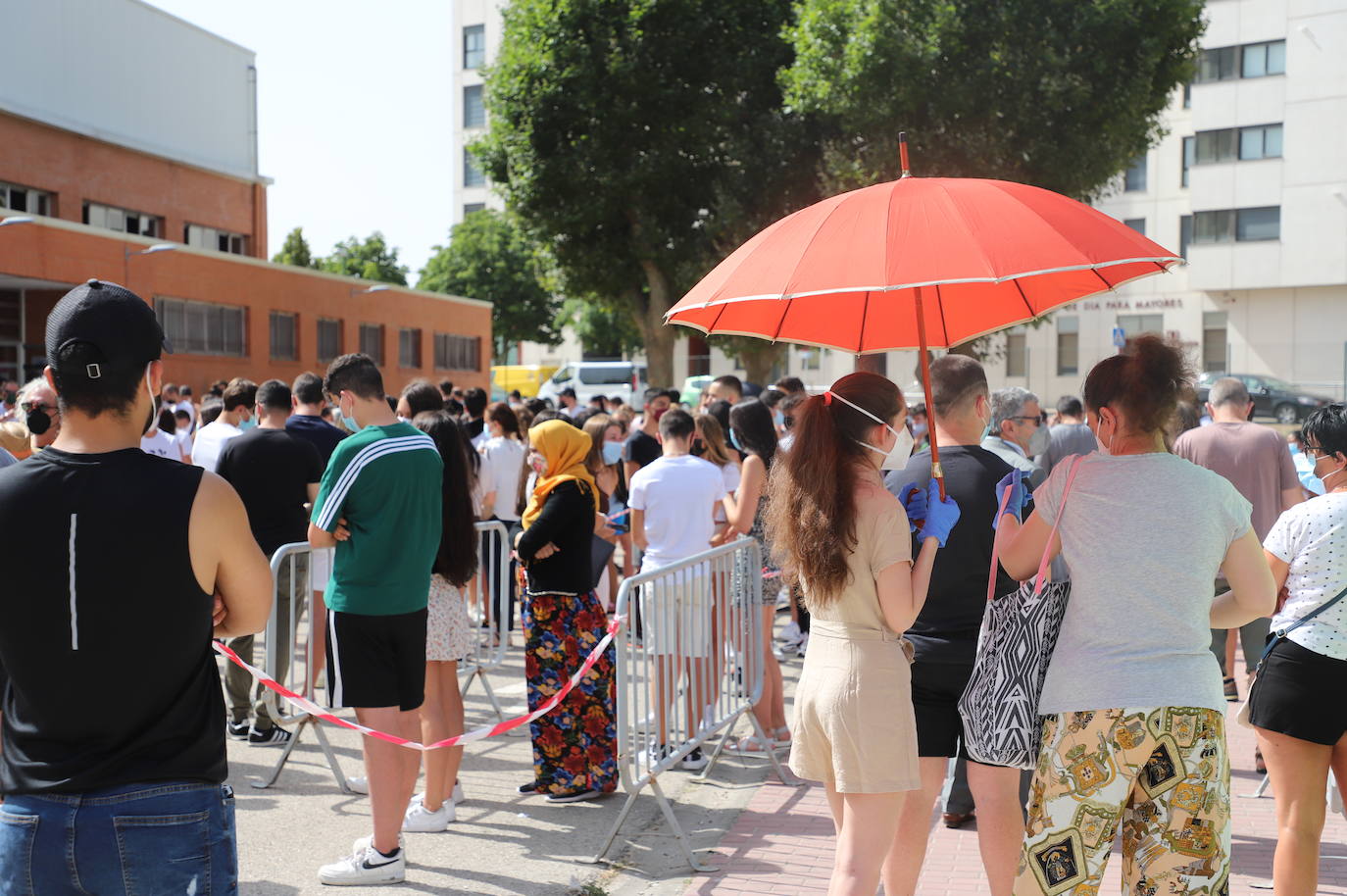 Fotos: Los burgaleses de 16 y 17 años comienzan a vacunarse contra la covid