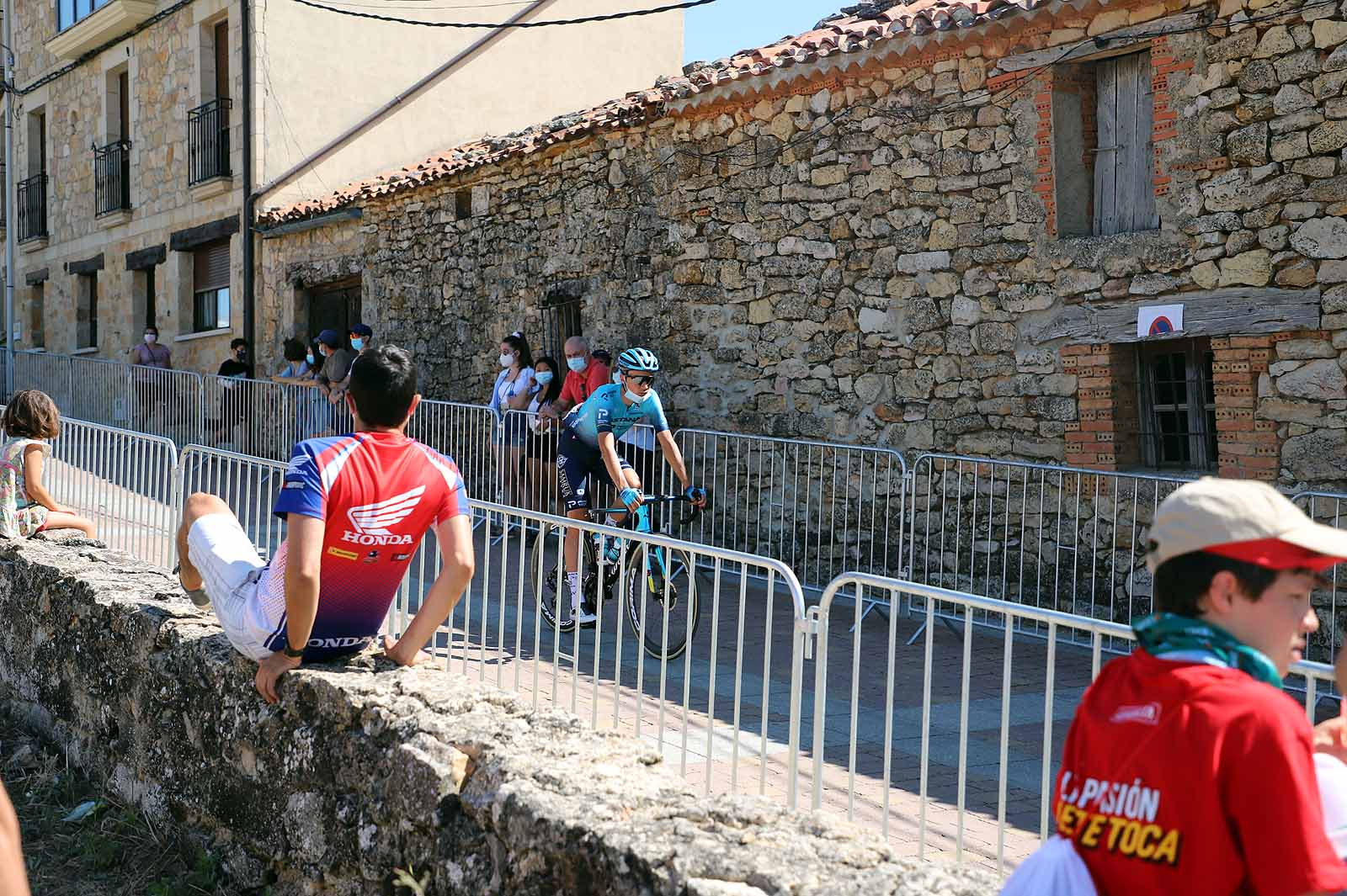 La localidad burgalesa disfruta con el inicio de una jornada marcada por la montaña.