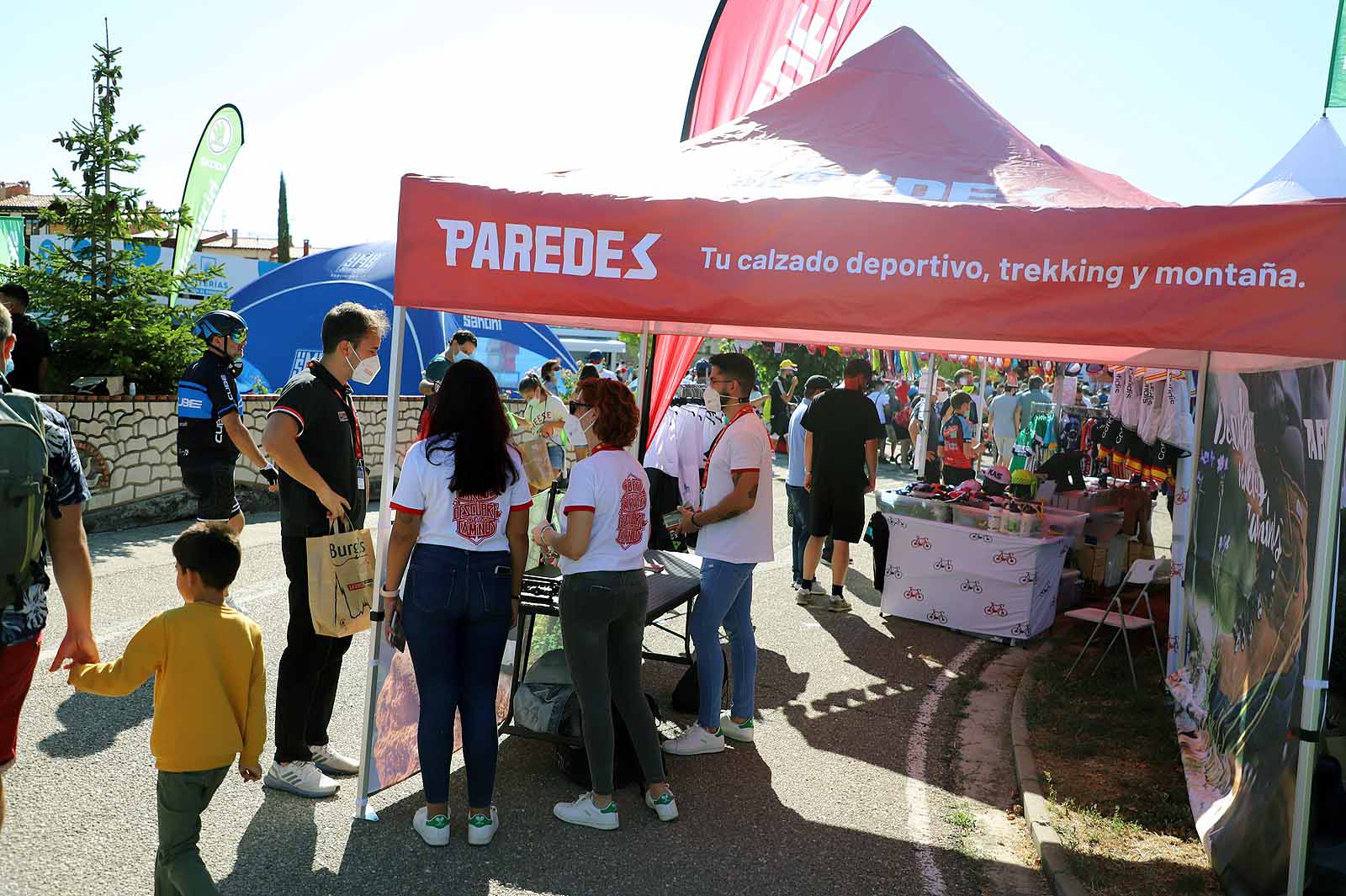 La localidad burgalesa disfruta con el inicio de una jornada marcada por la montaña.