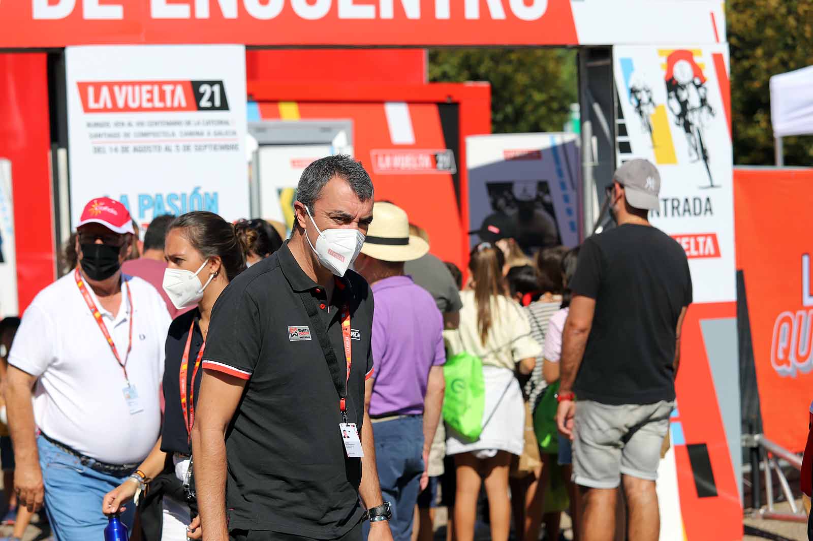 La localidad burgalesa disfruta con el inicio de una jornada marcada por la montaña.