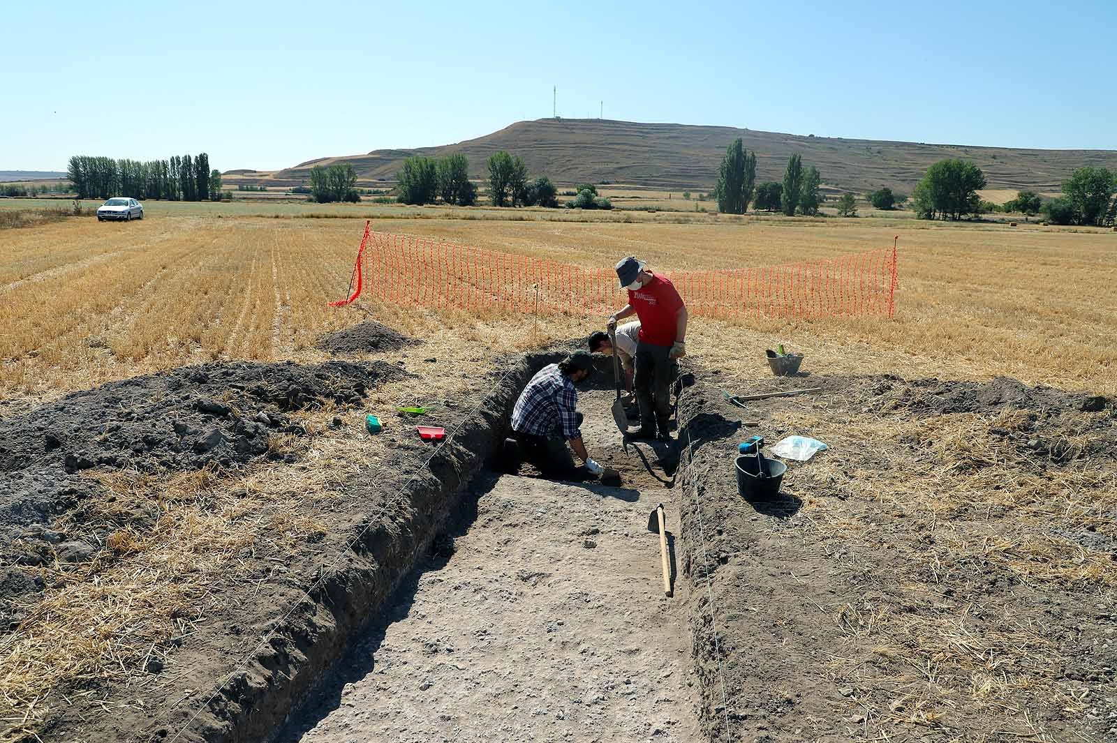 Un grupo de arqueólogos se traslada por quinto año para investigar un asedio romano.