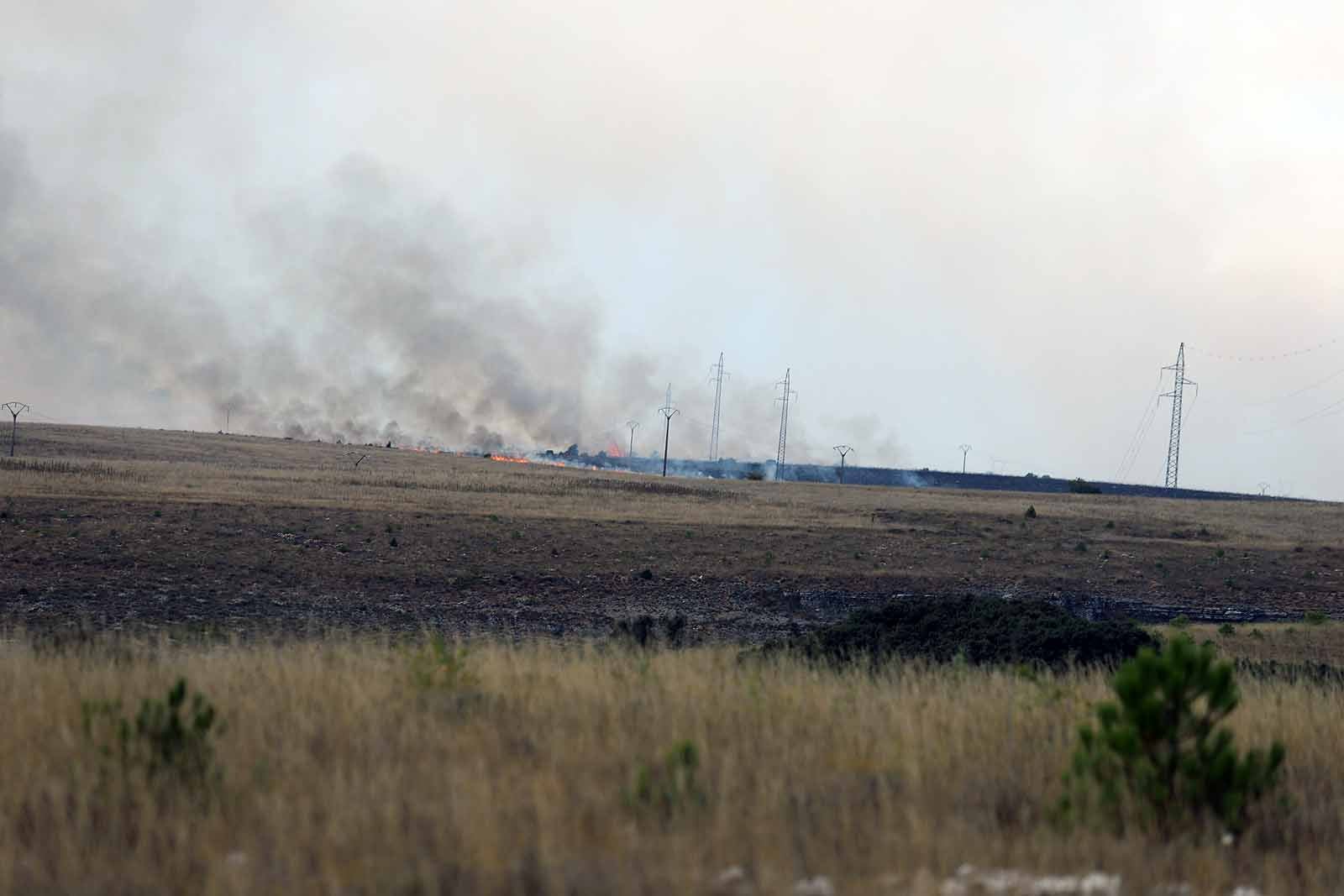 Un gran operativo trabaja desde primera hora de la tarde en incendio declarado en Masa.