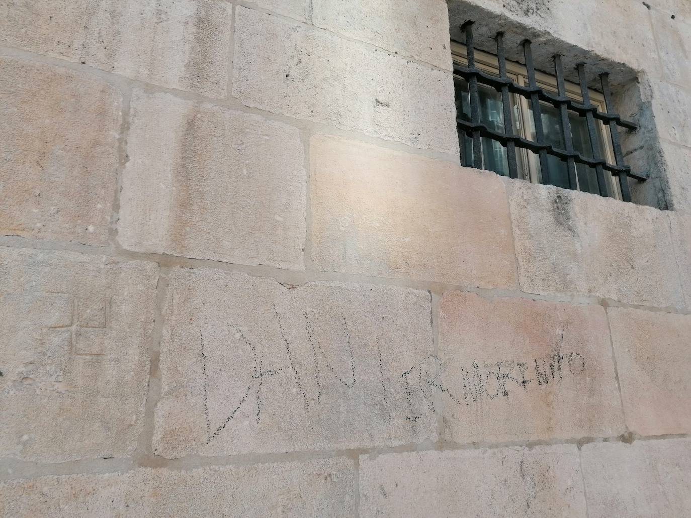 Fotos: Desperfectos y pintadas en la Catedral de Burgos