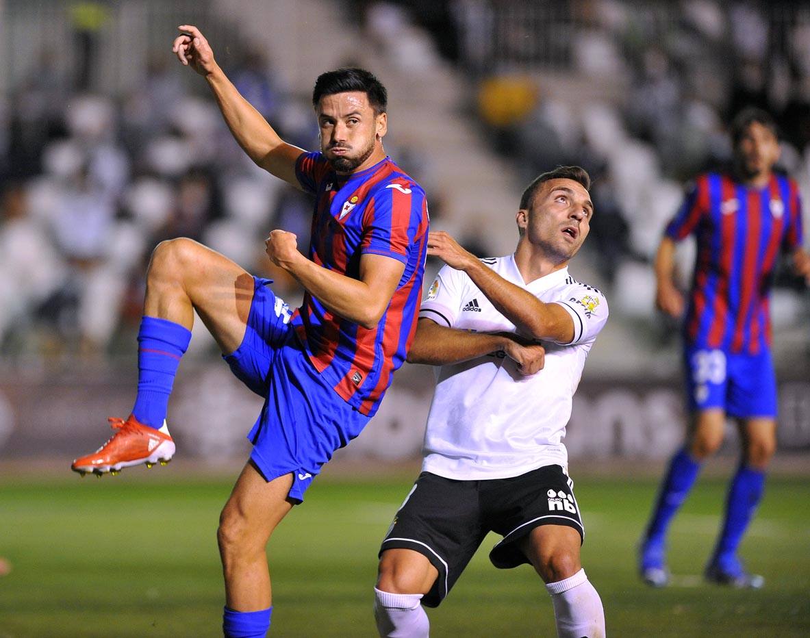 Fotos: Imágenes del Burgos CF - Eibar en El Plantío