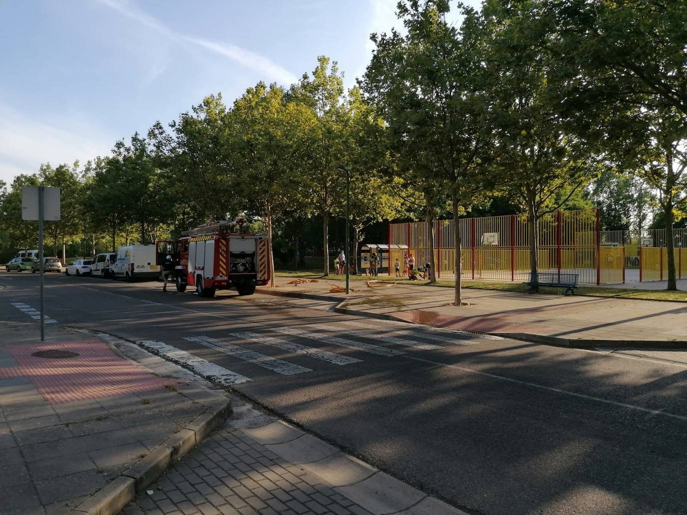 Fotos: Los bomberos intervien en un incendio en la zona de la Universidad de Burgos