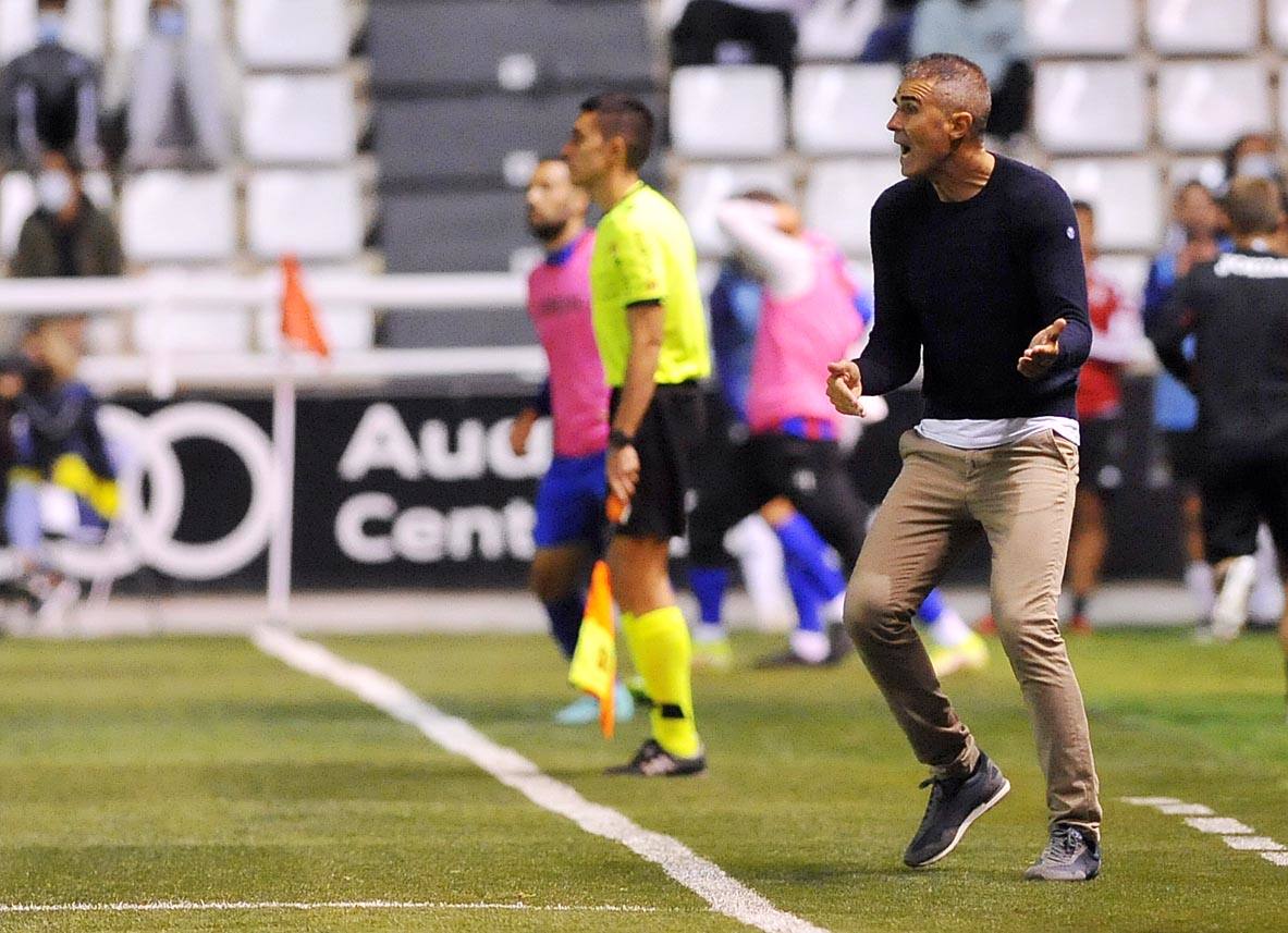 Fotos: Imágenes del Burgos CF - Eibar en El Plantío