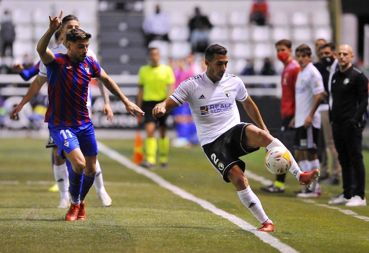 Fotos: Imágenes del Burgos CF - Eibar en El Plantío