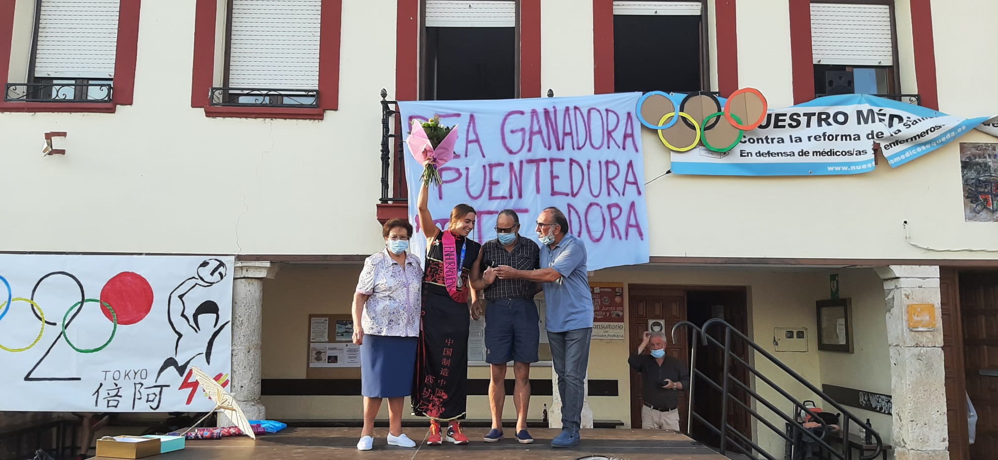 Fotos: Puentedura homenajea a su waterpolista y medallista olímpica Beatriz Ortiz