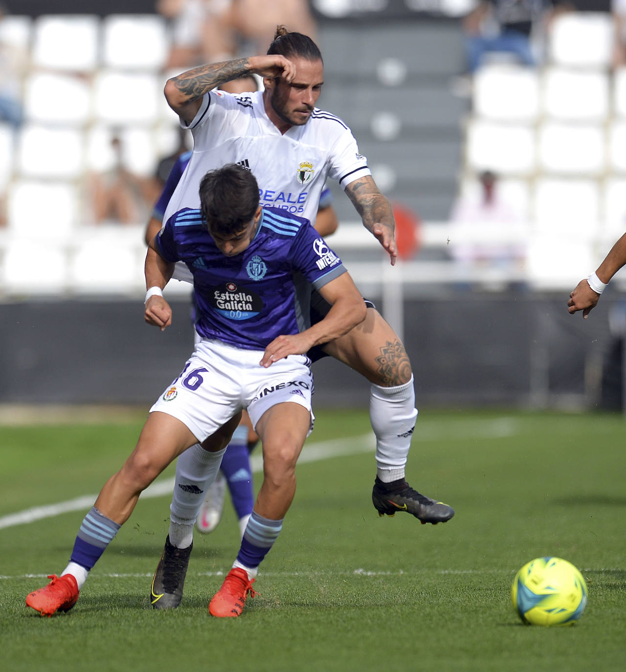 Fotos: El Burgos CF golea al Real Valladolid