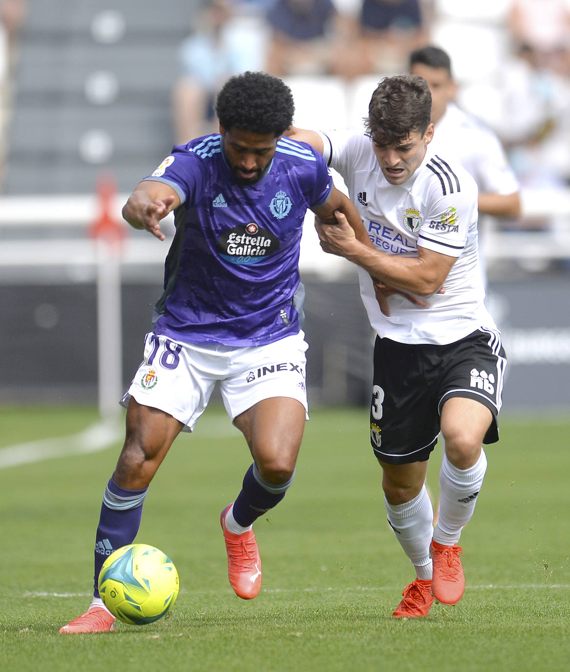 Fotos: El Burgos CF golea al Real Valladolid