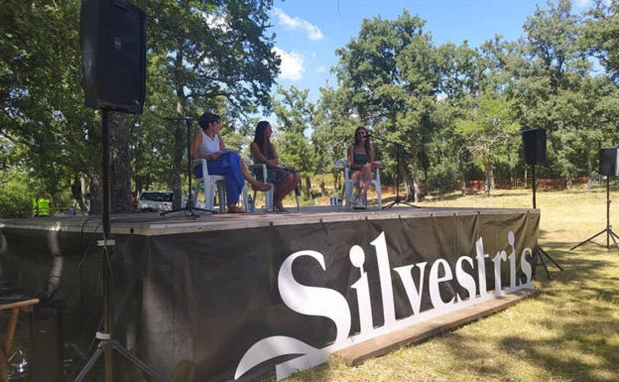 Un momento del diálogo de las dos poetisas dentro del marco del Silvestris Festival. 