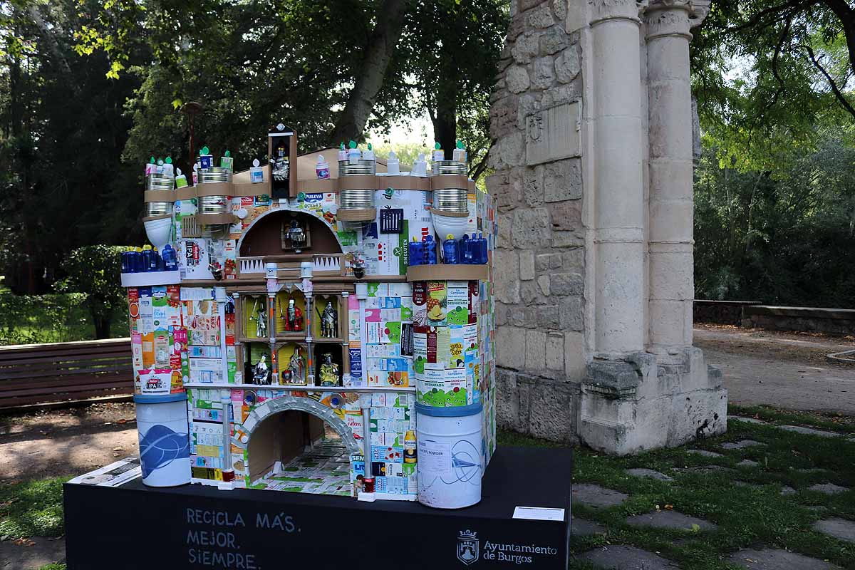 El parque de la Isla de Burgos acoge cinco esculturas realizadas con residuos de diversa naturaleza para concienciar sobre la reutilización de la basura. 