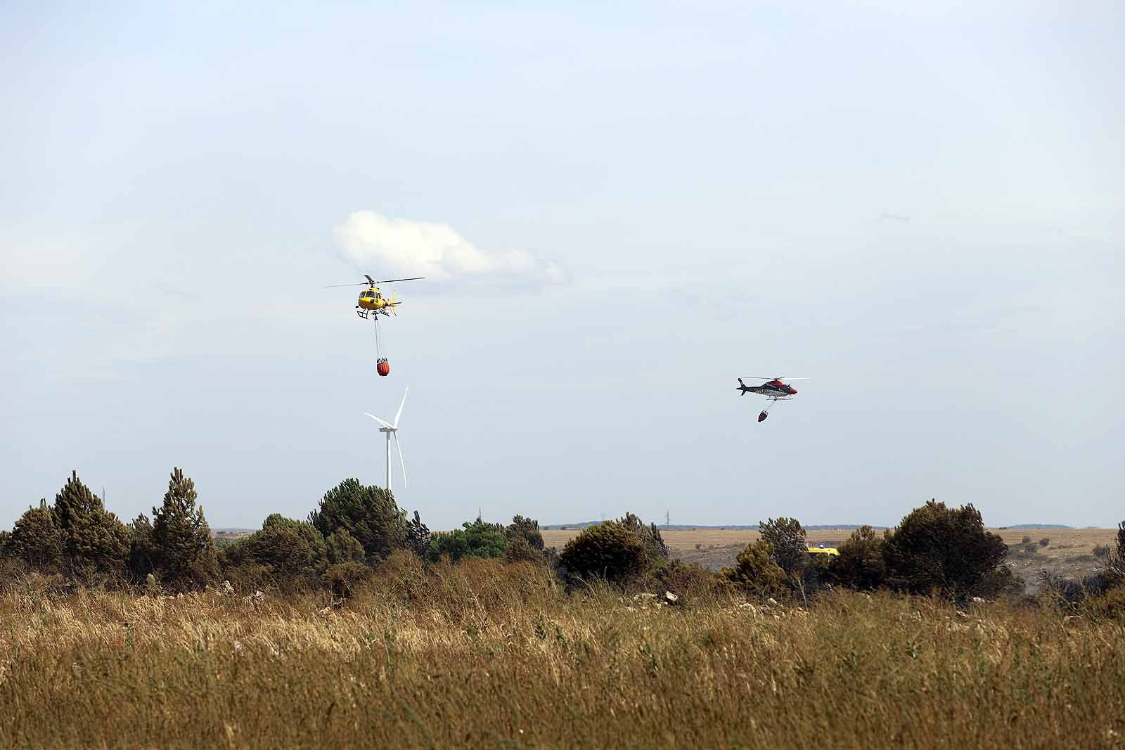 Fotos: Incendio en el parque eólico de Valle de Santibáñez