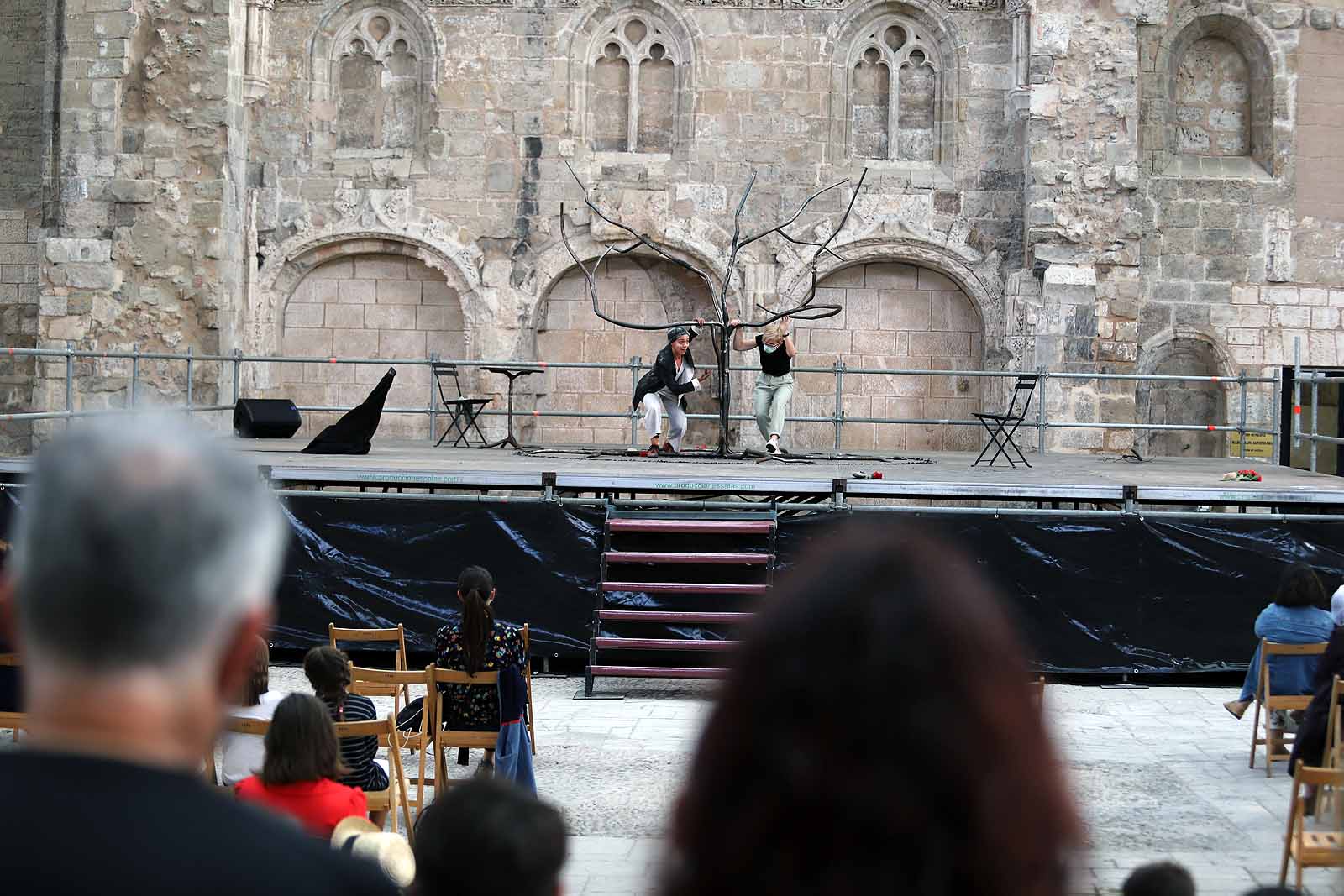 Circo, danza y teatro ya están en Burgos en una nueva edición del festival.