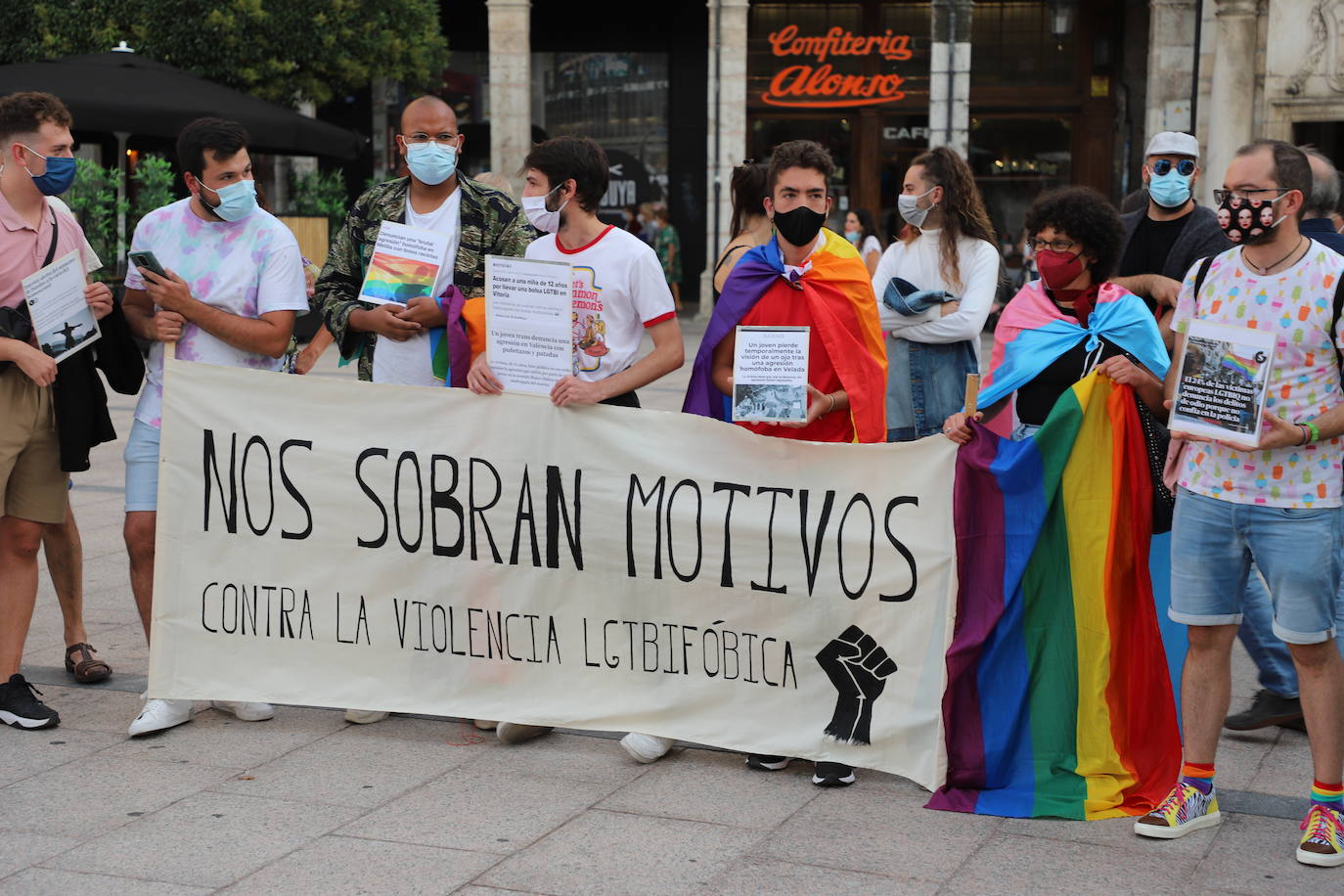 Concentración contra las agresiones homófobas en Burgos.