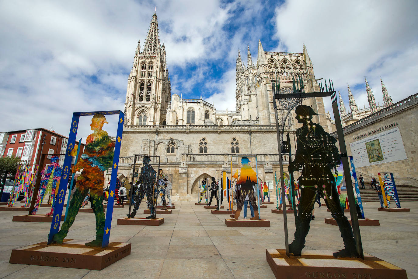 Fotos: Esculturas de peregrinos que señalizan el Camino de Santiago a su paso por Burgos