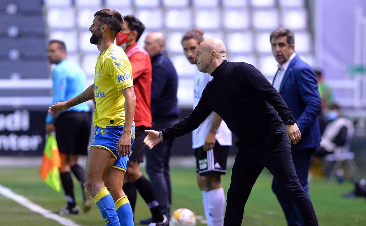 Calero se muestra satisfecho con el rendimiento de sus jugadores. 