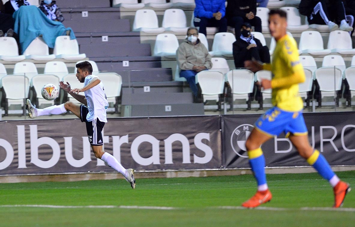 Fotos: El Burgos CF suma un empate frente a Las Palmas