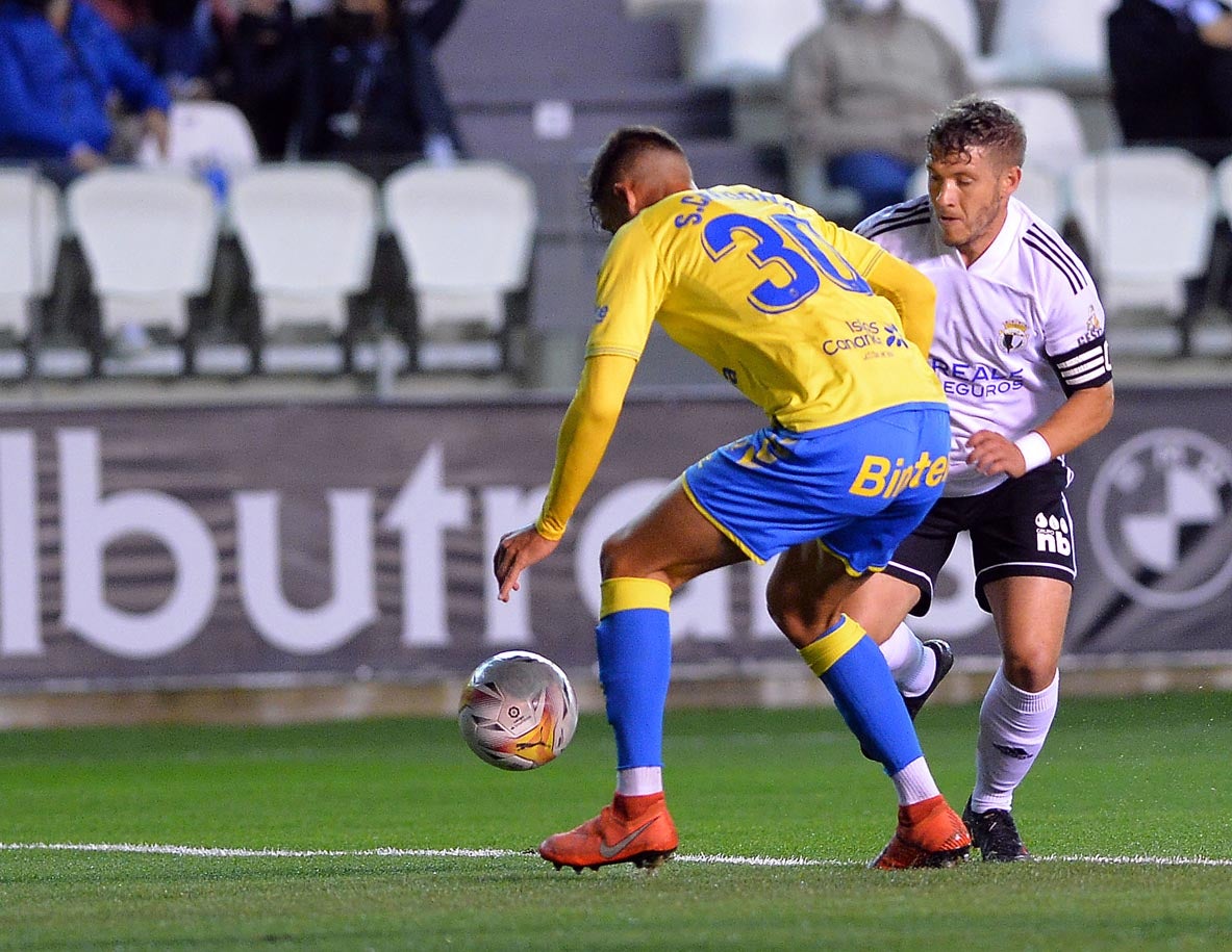 Fotos: El Burgos CF suma un empate frente a Las Palmas