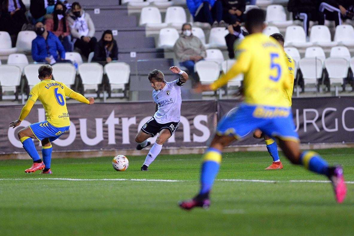 Fotos: El Burgos CF suma un empate frente a Las Palmas
