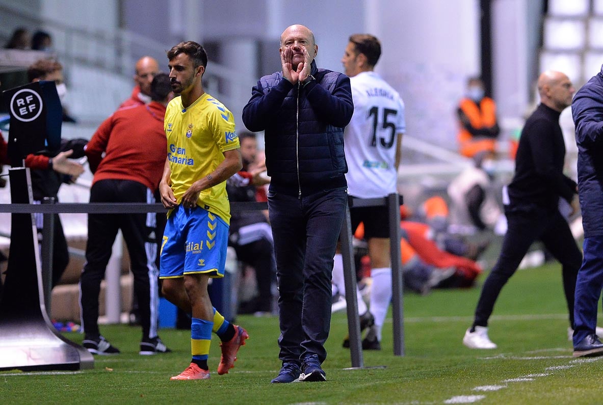 Fotos: El Burgos CF suma un empate frente a Las Palmas