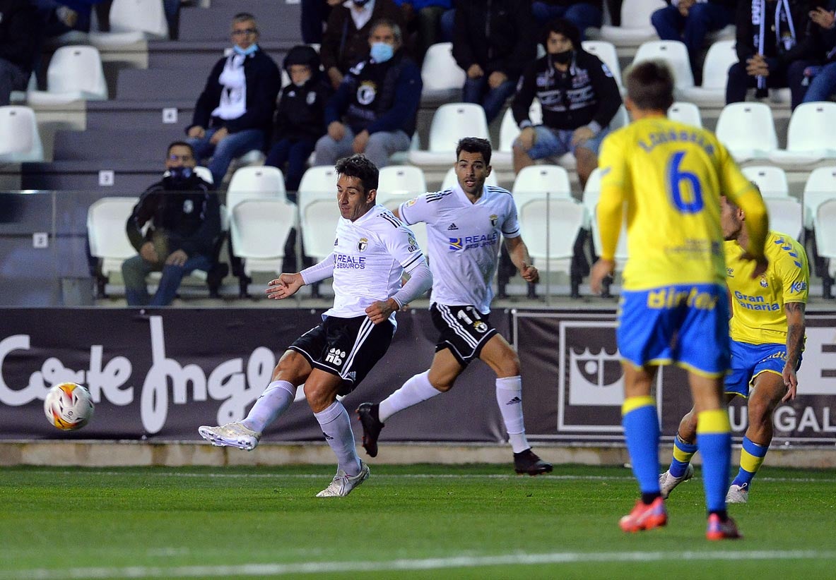 Fotos: El Burgos CF suma un empate frente a Las Palmas