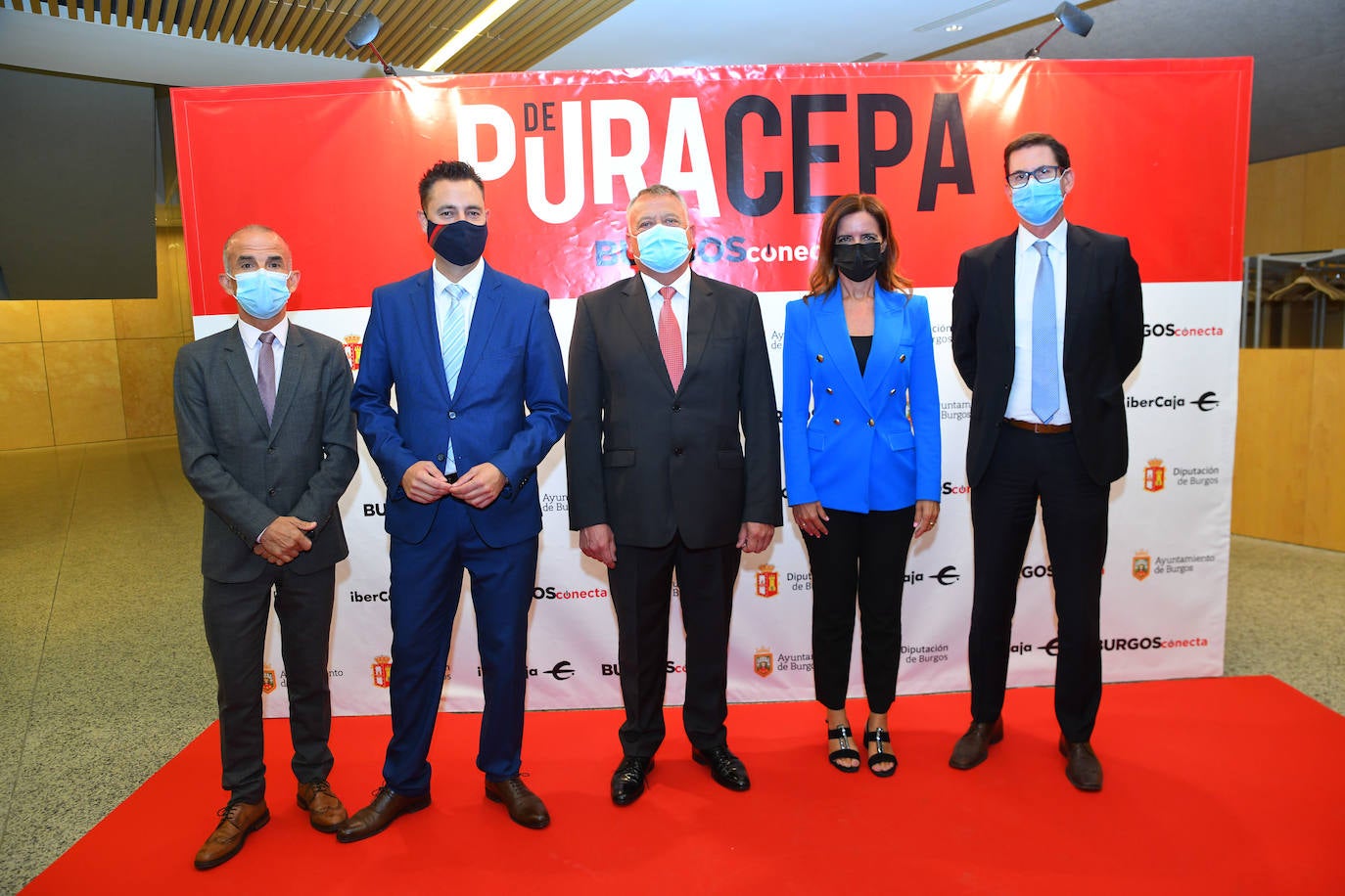 Jesús Les Mancho, director territorial de Burgos, La Rioja y Guadalajara de Ibercaja; Daniel de la Rosa, alcalde de Burgos; Lorenzo Rodríguez, vicepresidente de la Diputación; la consejera de Empleo e Industria, Ana Carlota Amigo; y Goyo Ezama, director general de El Norte de Castilla.