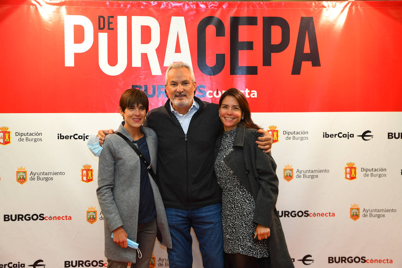 Ángela del Val, Luis Comella y Eliana Peira, del Marisqueo Burgalés.