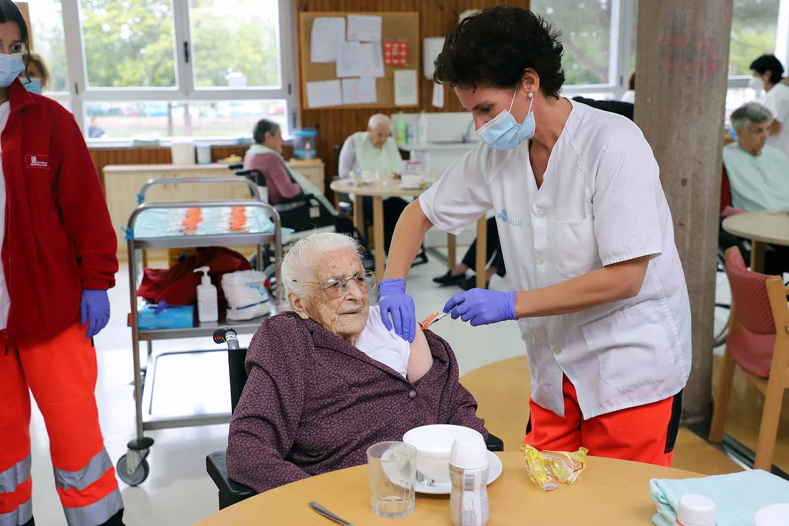 Atención Primaria inicia la vacunación de refuerzo en la residencia de adultos asistidos Fuentes Blancas de la Diputación de Burgos.