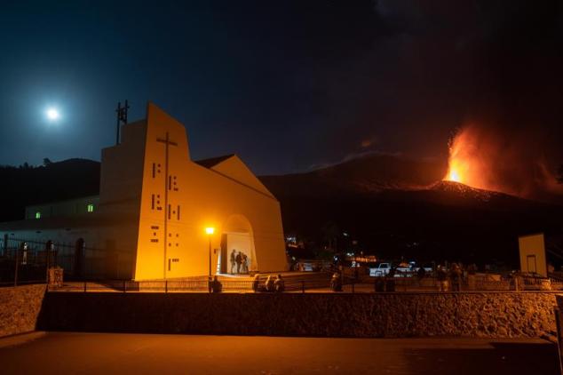 El volcán de La Palma muestra fases más explosivas tras seis días de erupción.